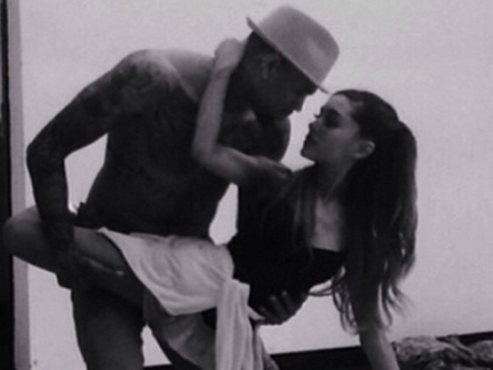 Ariana Grande si Chris Brown lanseaza un featuring