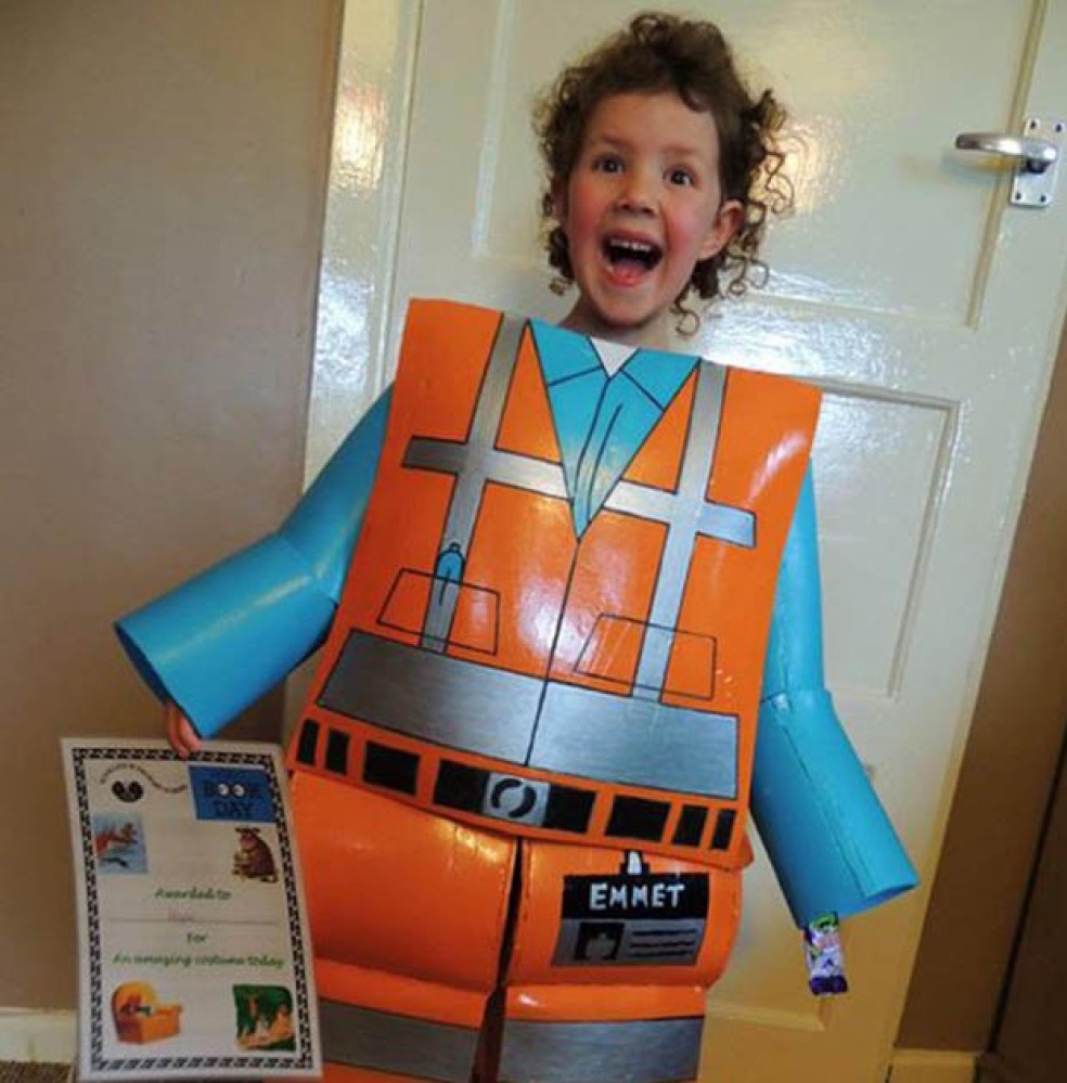 Pasiune pentru Lego: costum Emmet full-size