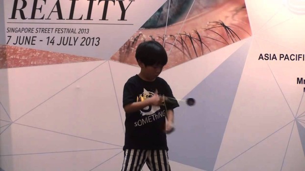 INCREDIBIL. Ce poate face un pusti de 6 ani cu un Yo-Yo. VIDEO
