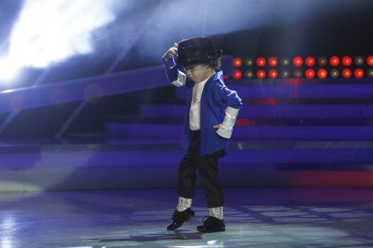 Michael Jackson in MINIATURA castigat finala de popularitate NEXT STAR