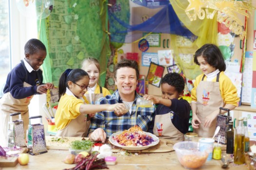 Pedepse culinare: Jamie Oliver pune ardei iute in mancarea copiilor
