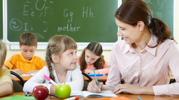 Primul an de școală: 4 recomandări pentru o bună comunicare între părinți și învățătoare