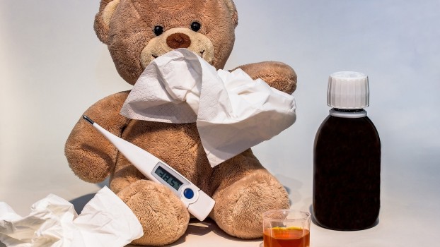Febra, simptomul comun afecțiunilor la copii. Când trebuie să te alarmezi și care este tratamentul corect? 
