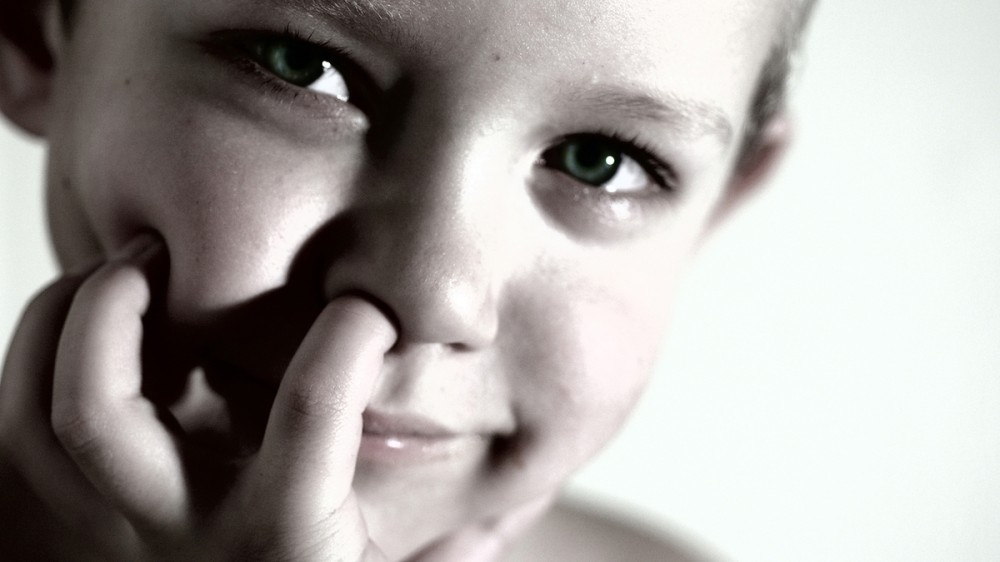 Copilul tău stă cu degetul în nas? Lasă-l! Este un obicei sănătos, potrivit unui studiu