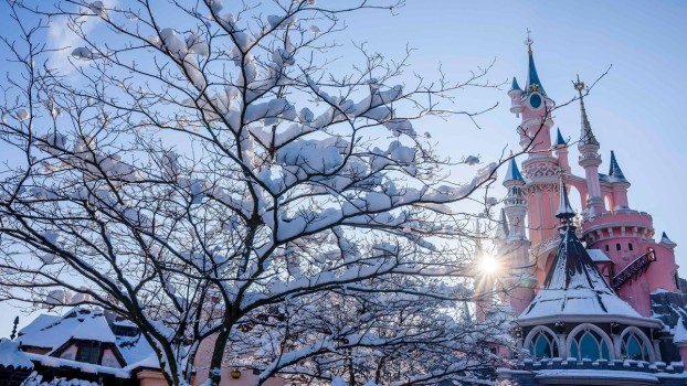Lumea poveștilor în zăpadă!  Ninsoarea a transformat Disneyland Paris într-un tărâm de basm