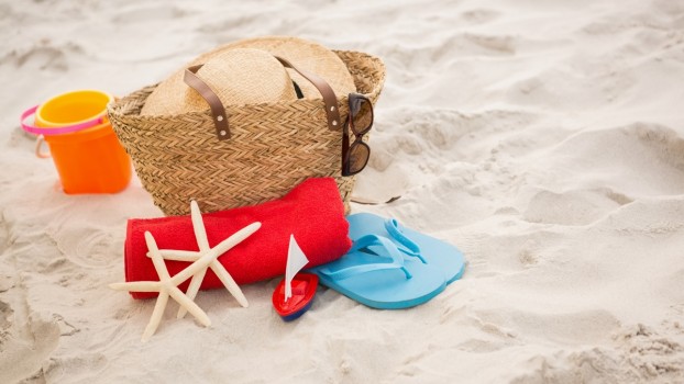 9 lucruri care nu trebuie să-ți lipsească din geanta de plajă