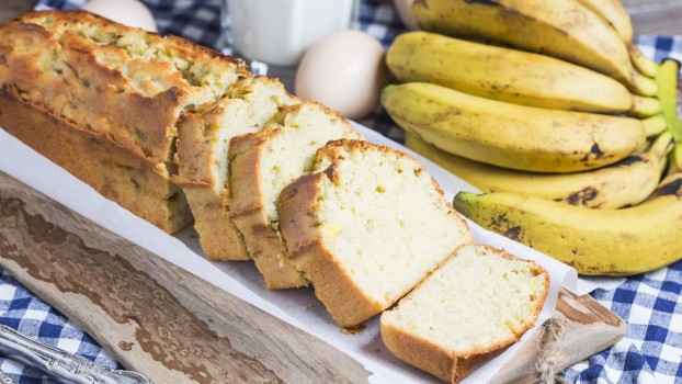 Banana bread sau chec cu banane. Rețeta potrivită pentru pachetul de școală