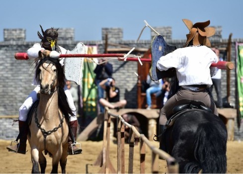 “Giganţii” intră în Arena Basme cu Cai pe 6 aprilie